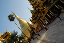 Dentro del recinto de la Shwedagon Paya
